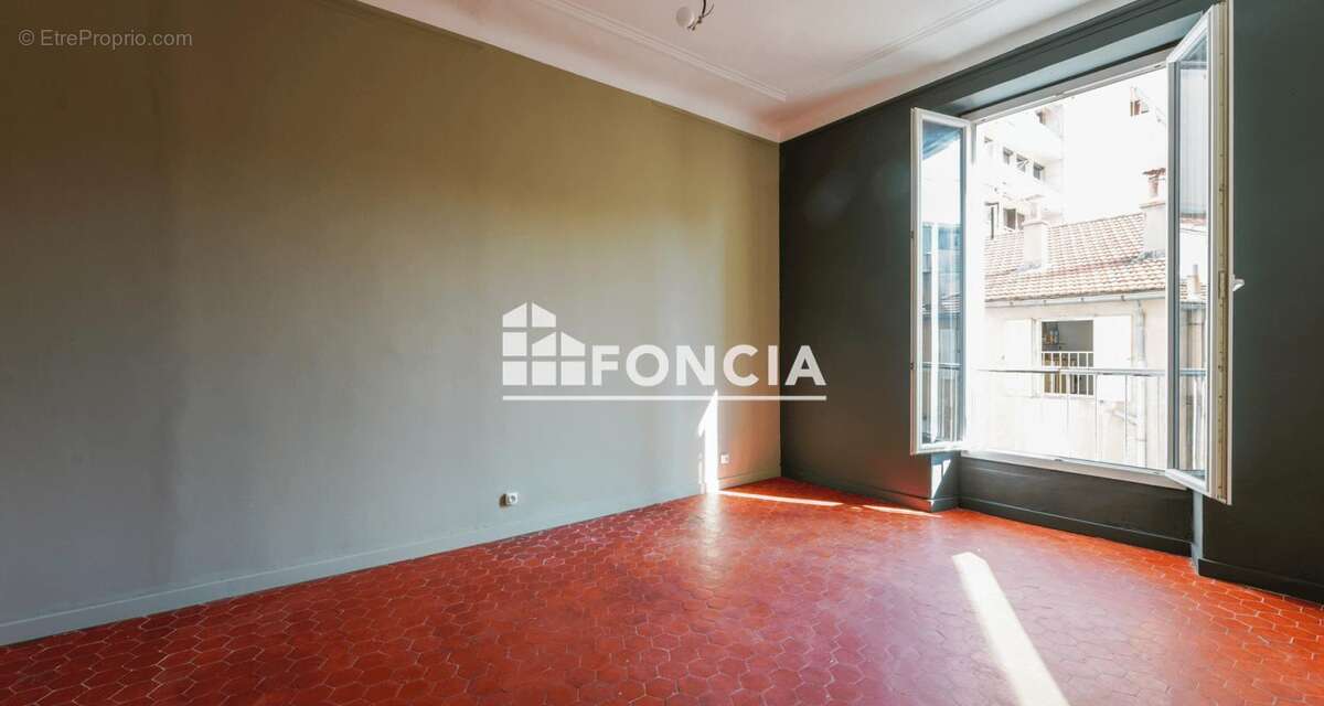Appartement à MARSEILLE-1E