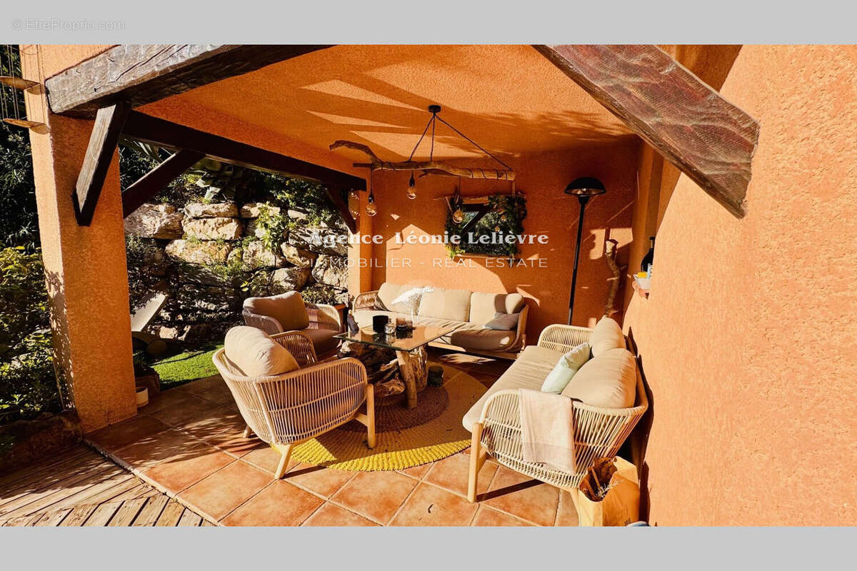 Maison à LES ISSAMBRES