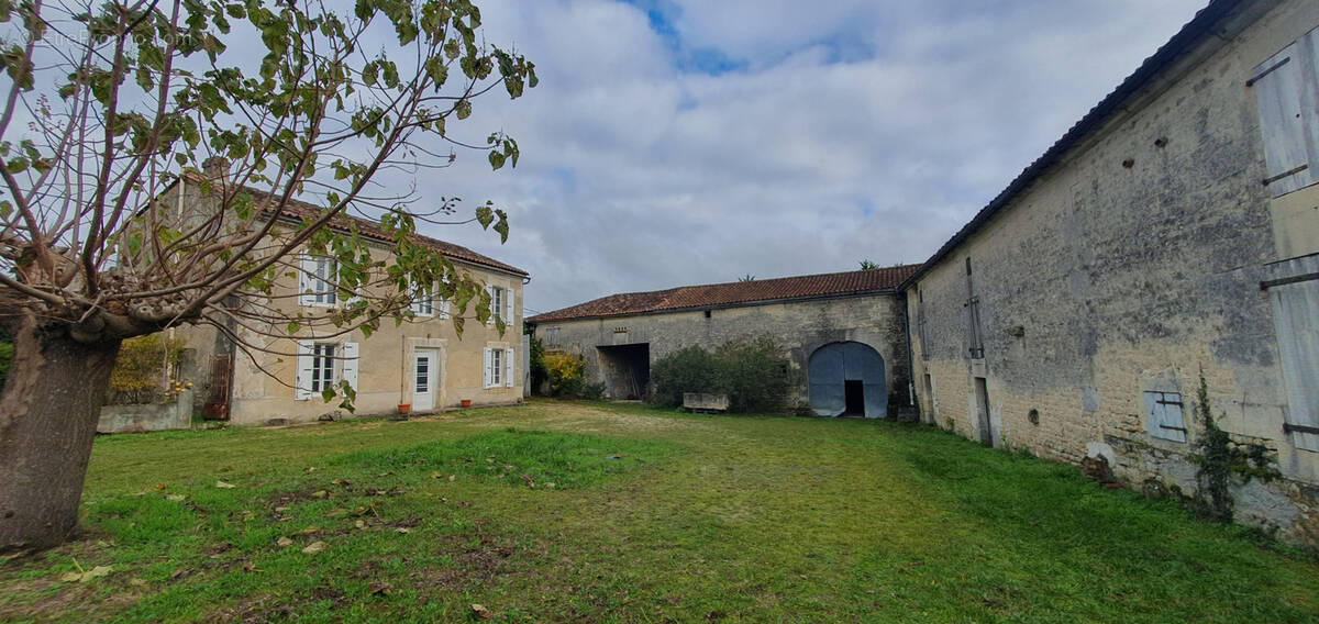Maison à SAINT-SATURNIN