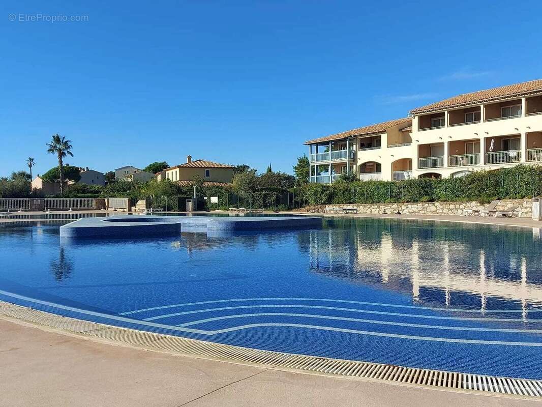 Appartement à ROQUEBRUNE-SUR-ARGENS