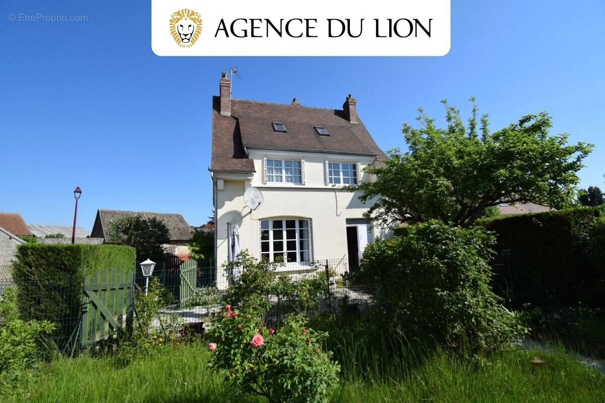 Maison à CHERISY