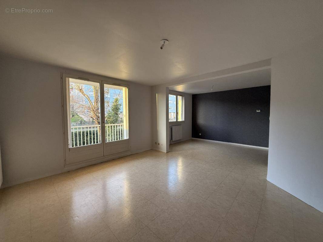 Appartement à UNIEUX