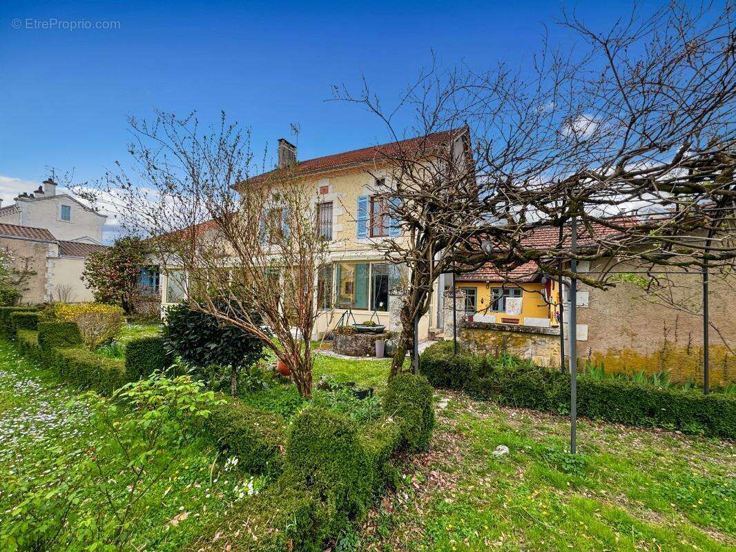 Maison à NEUVIC