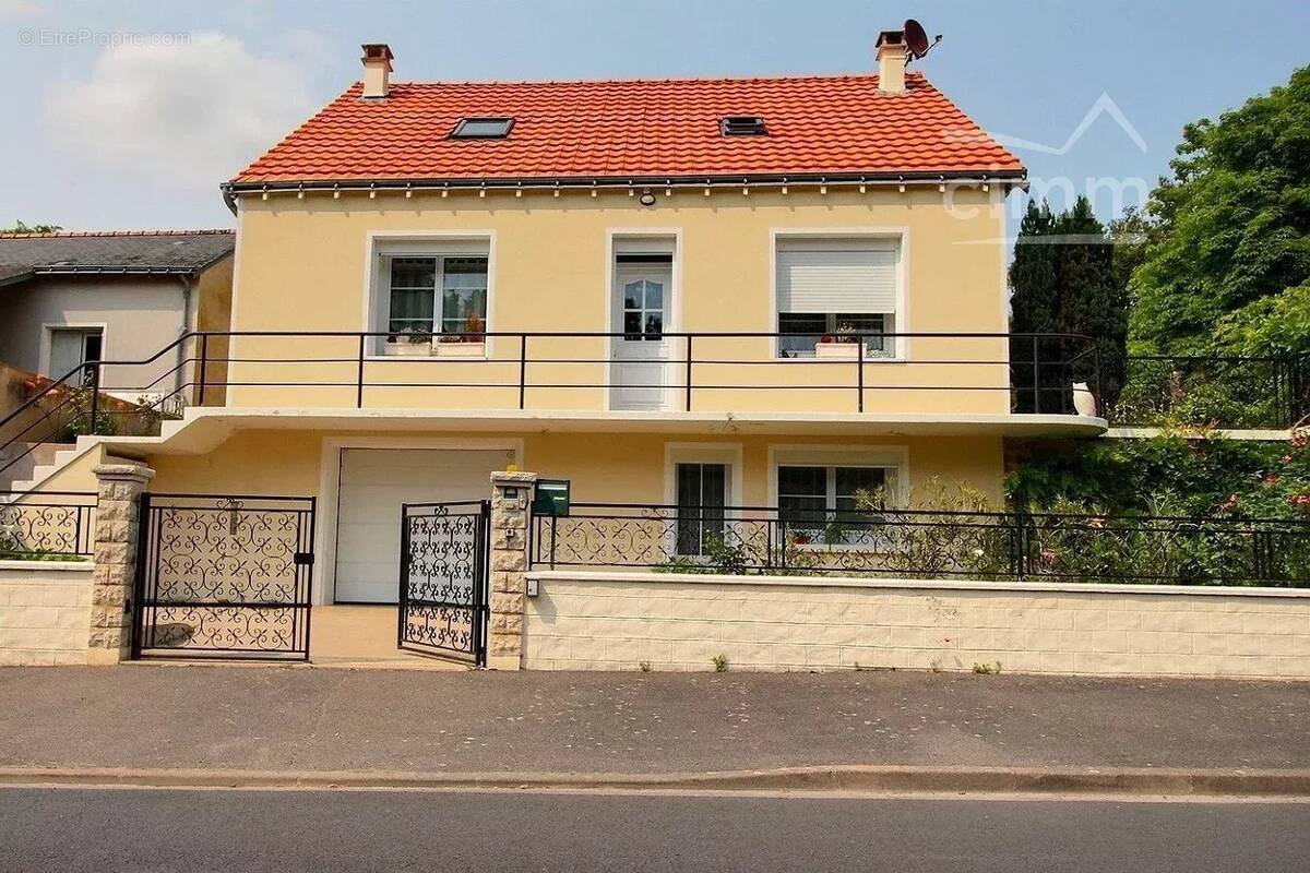 Maison à AZAY-LE-RIDEAU