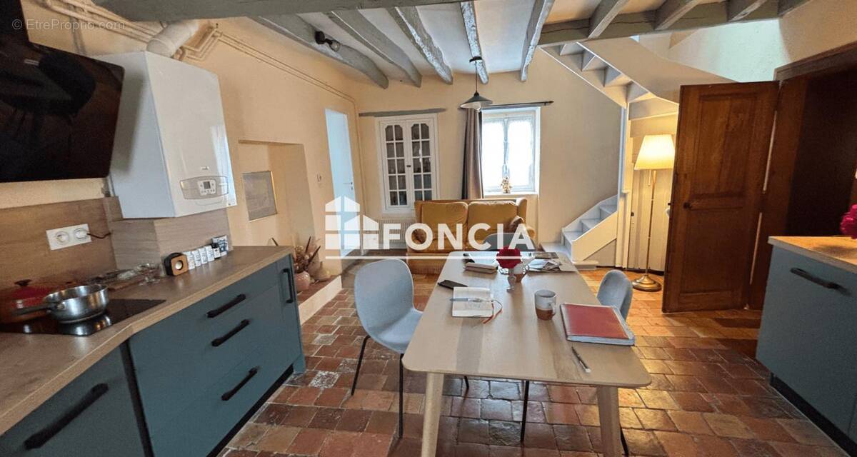 Maison à FRESNAY-SUR-SARTHE