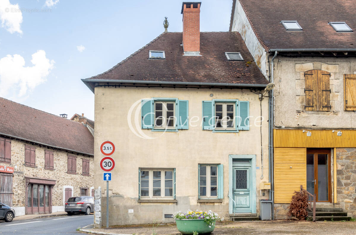Maison à MAGNAC-BOURG