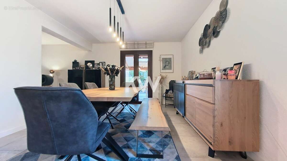 Maison à COLLONGES-SOUS-SALEVE
