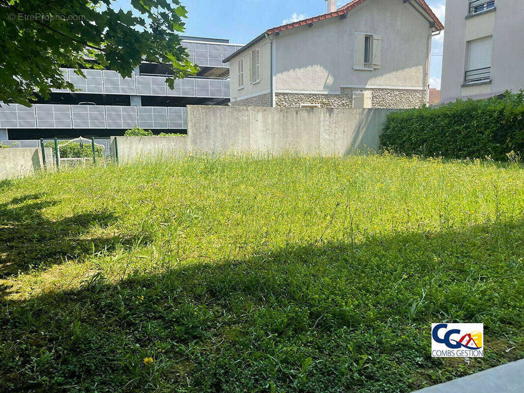 Appartement à COMBS-LA-VILLE