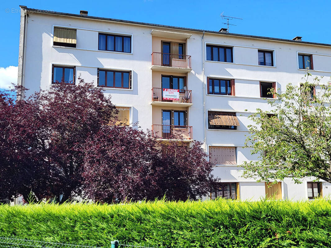 Appartement à LES CLAYES-SOUS-BOIS