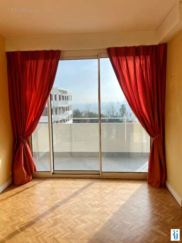 Appartement à MONT-SAINT-AIGNAN
