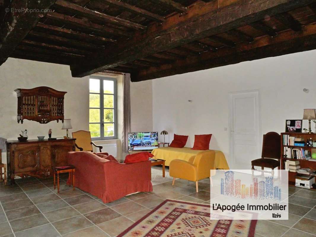 Appartement à LUSSAN