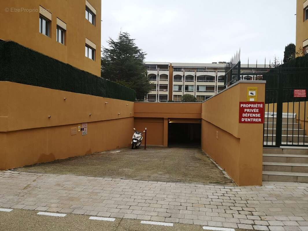 Parking à MANDELIEU-LA-NAPOULE