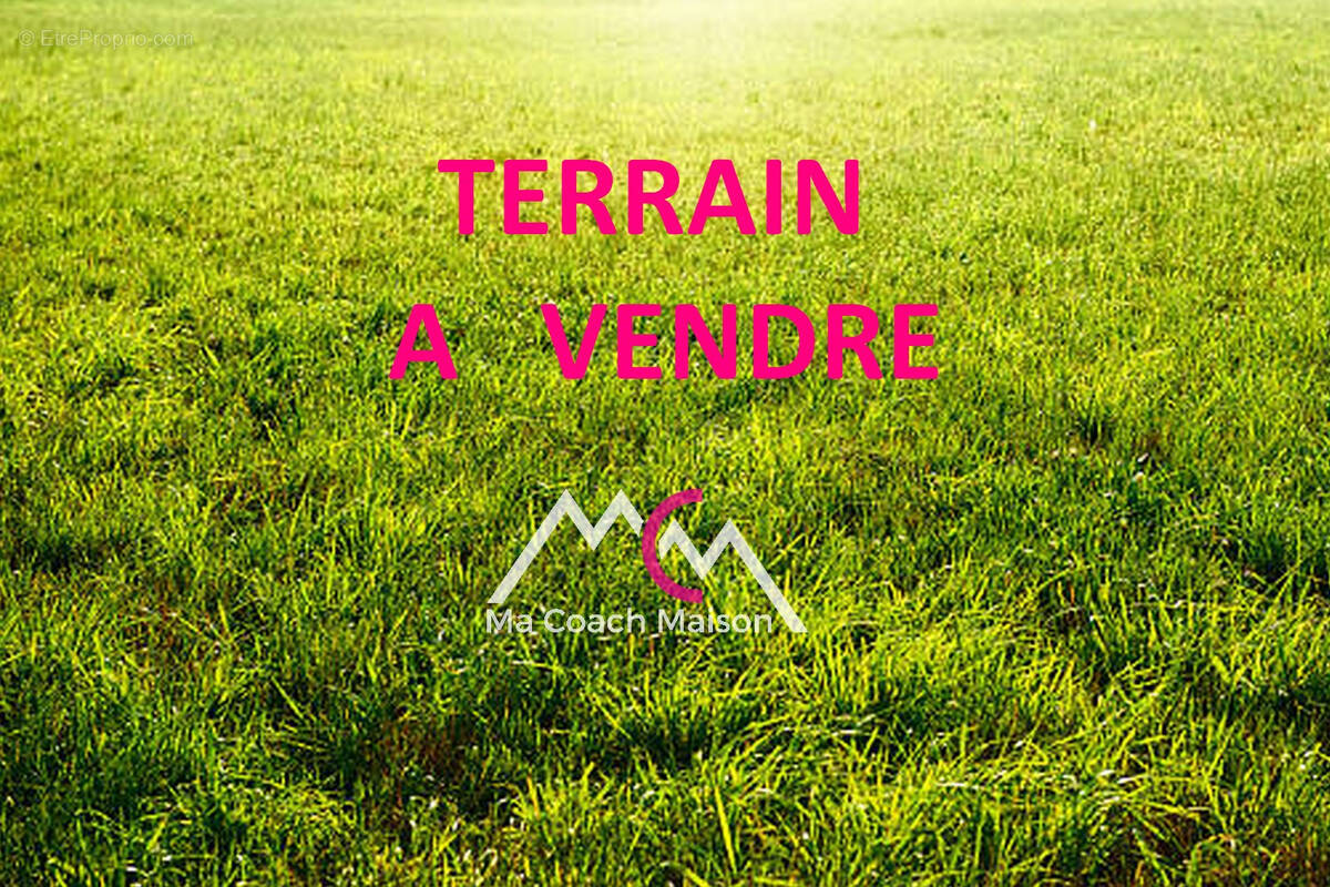 Terrain à SAINTE-ANNE-SUR-BRIVET