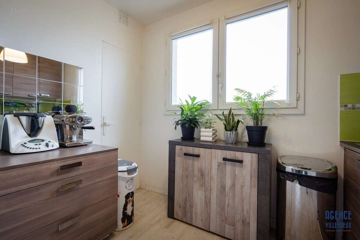 Appartement à LES CLAYES-SOUS-BOIS