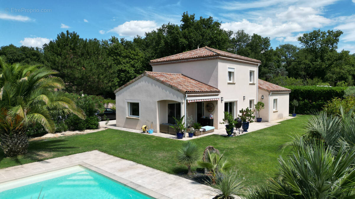 Maison à MONTELIER