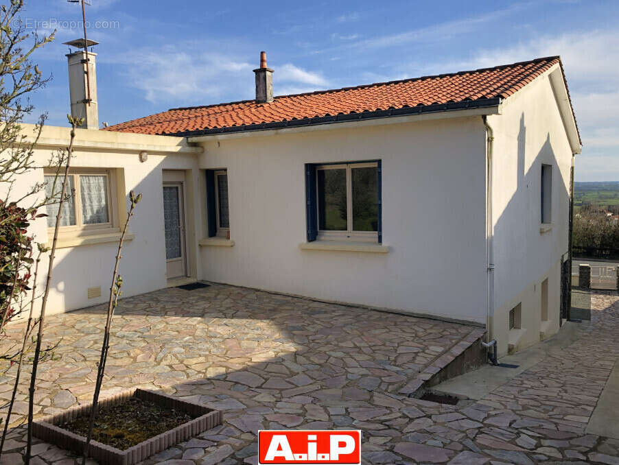 Maison à POUZAUGES