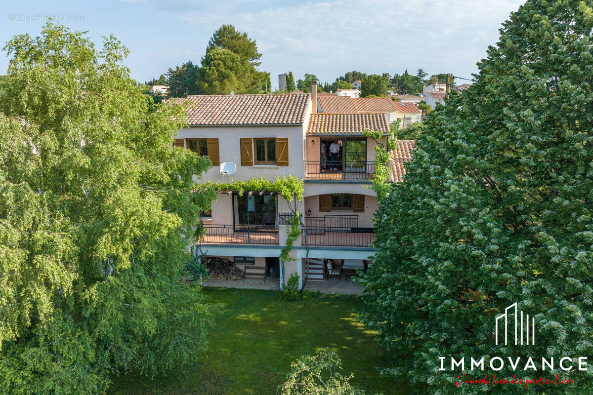 Maison à MONTBAZIN
