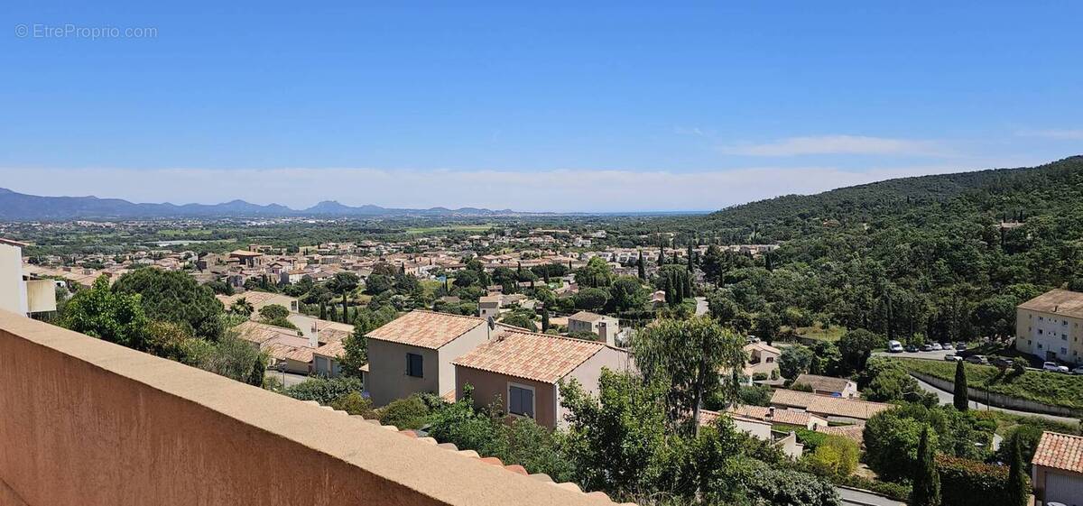 Appartement à ROQUEBRUNE-SUR-ARGENS