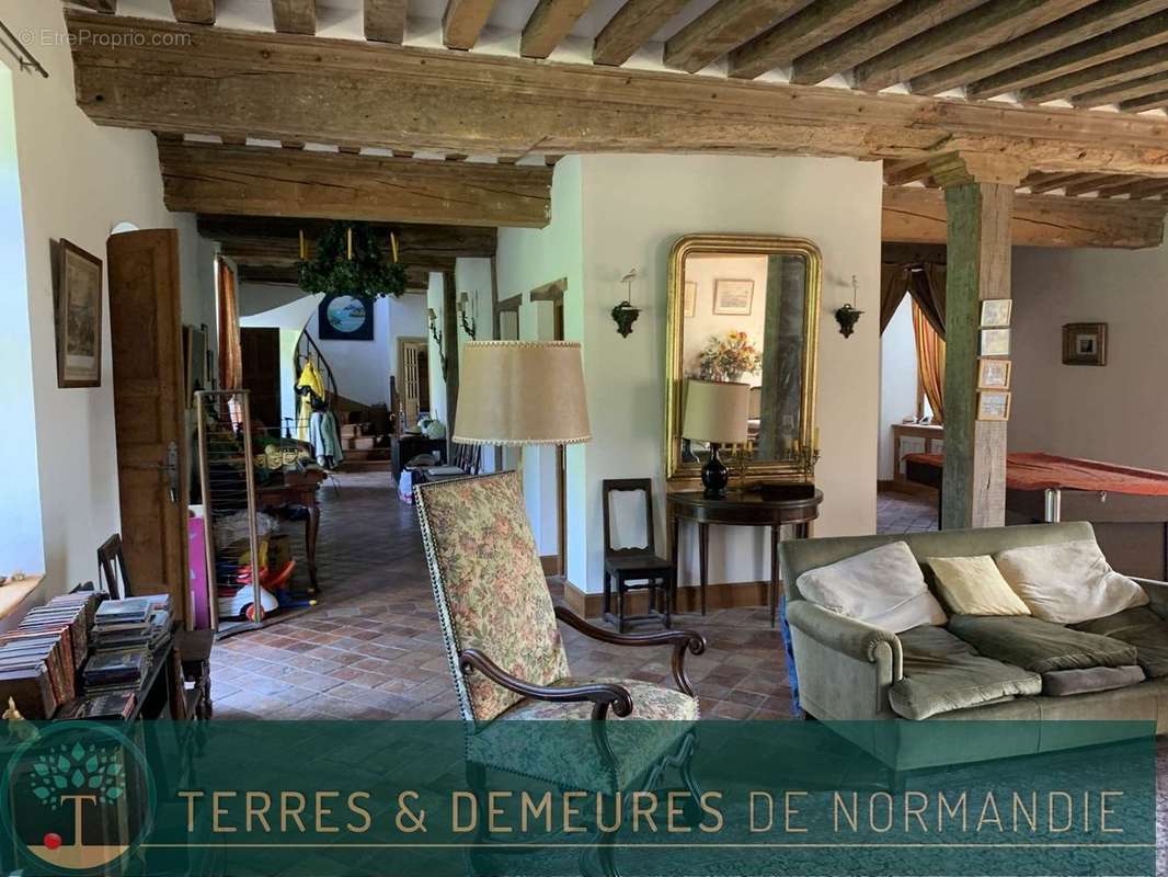 Maison à REUX
