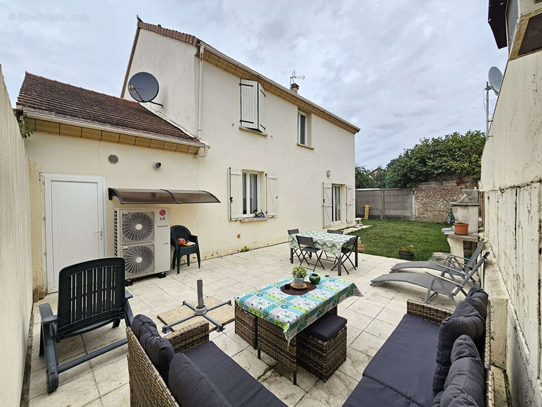 Maison à SARCELLES