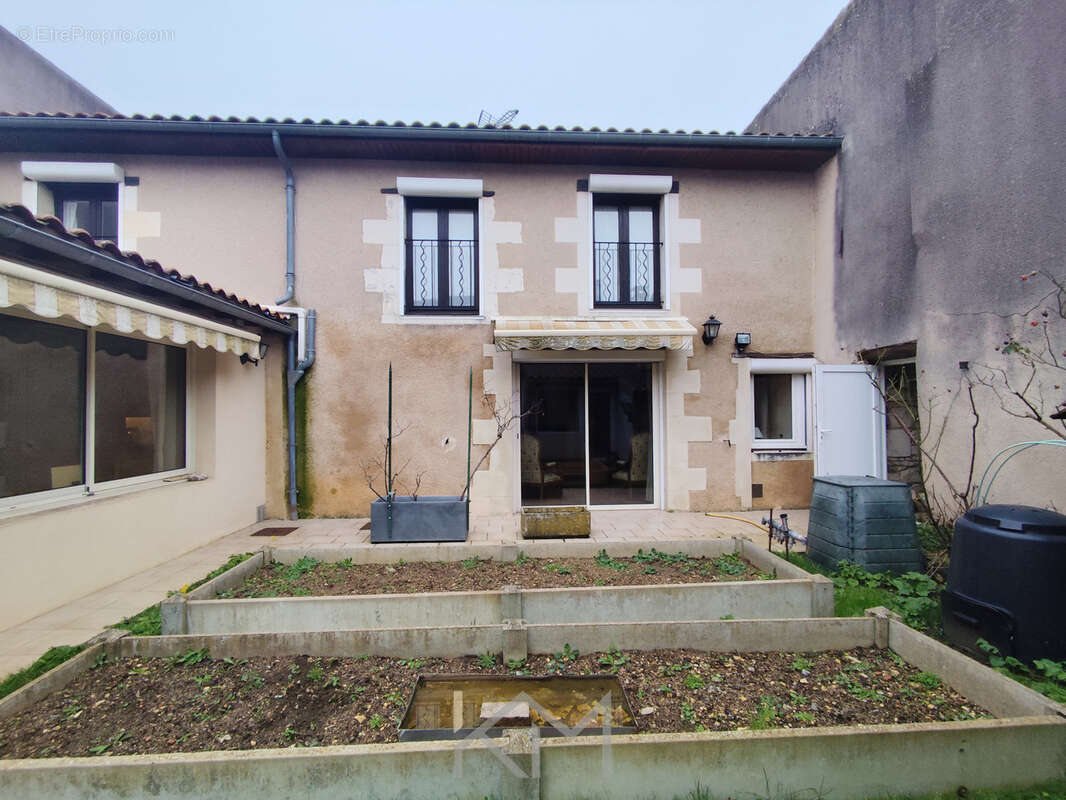 Maison à NEUVILLE-DE-POITOU