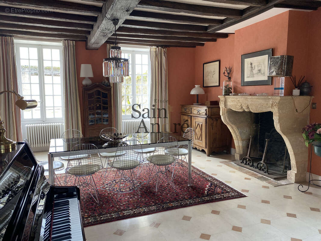 Maison à ROULLET-SAINT-ESTEPHE