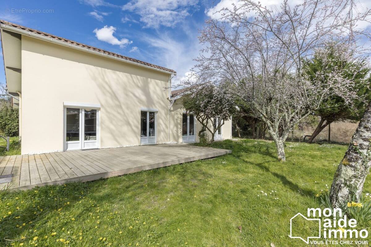 Maison à LATRESNE