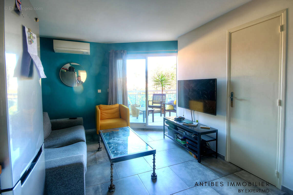 Appartement à VALLAURIS