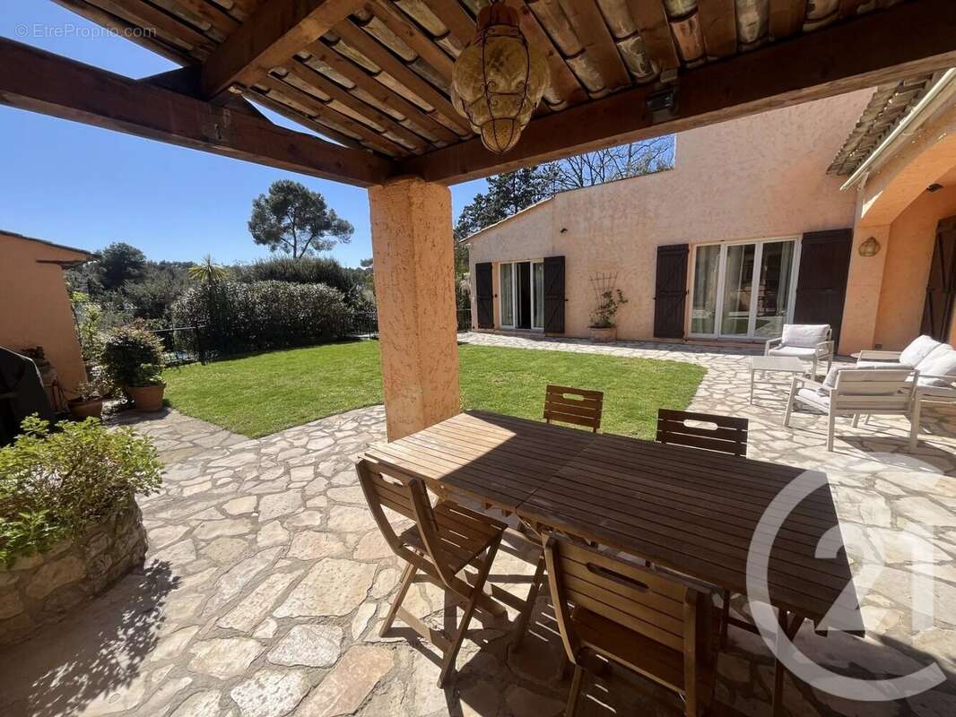 Maison à ROQUEFORT-LES-PINS