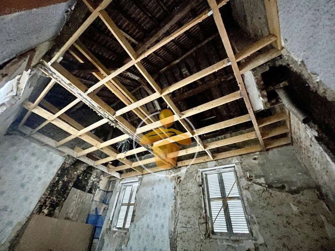 Maison à LA FERE