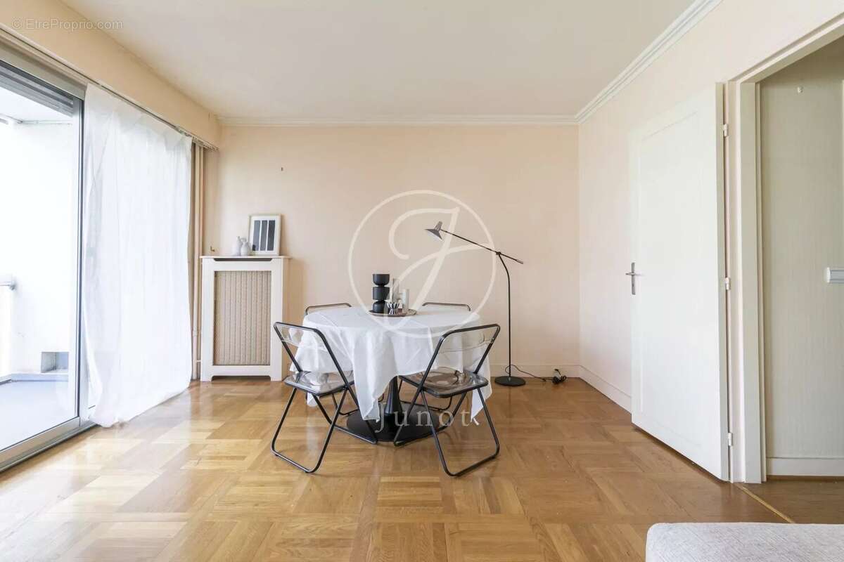 Appartement à PARIS-15E