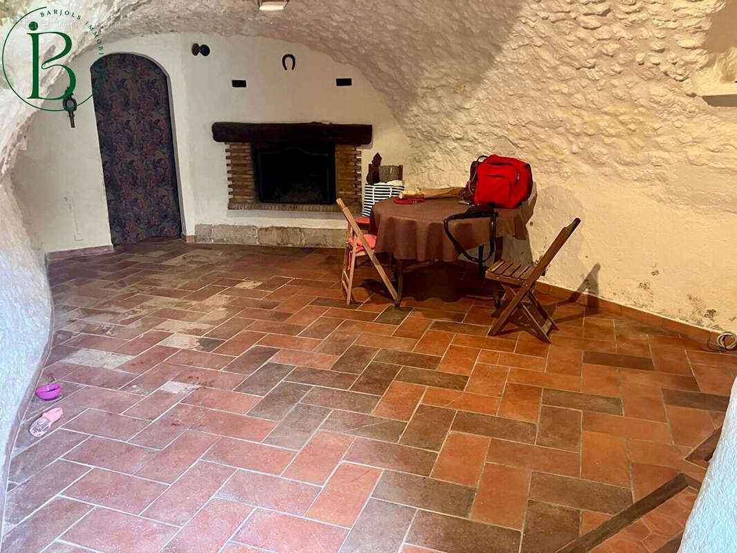 Maison à ARTIGNOSC-SUR-VERDON
