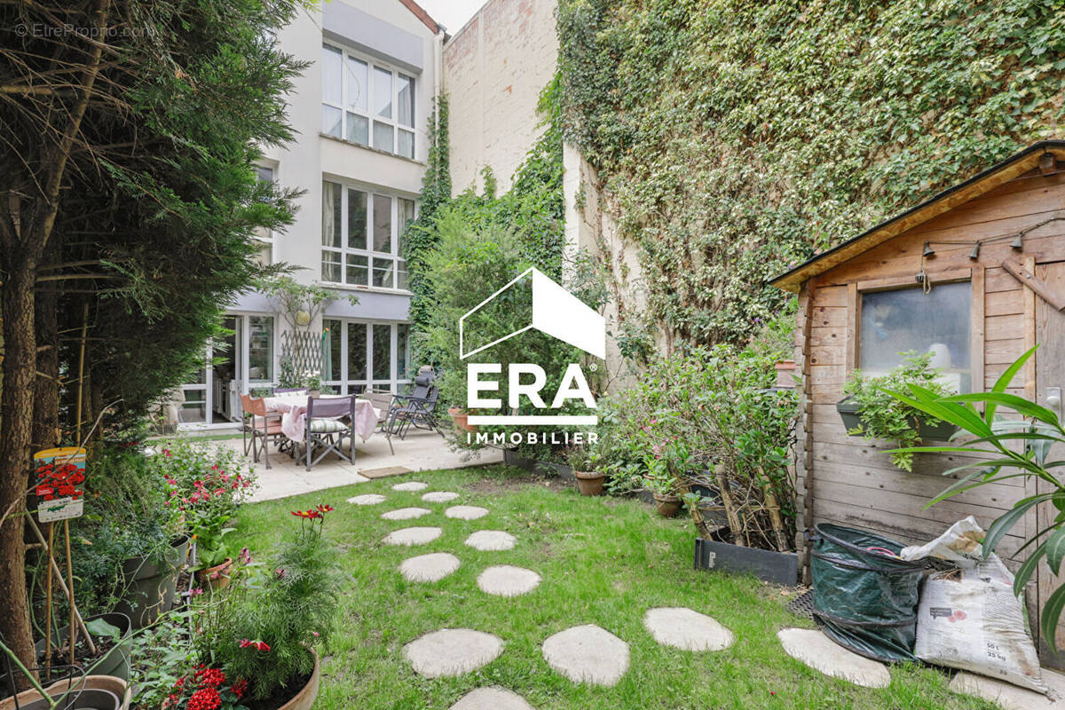 Appartement à COURBEVOIE