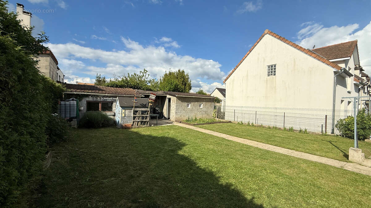 Maison à LES CLAYES-SOUS-BOIS