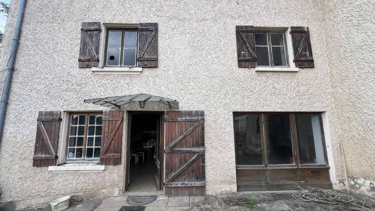 Photo 1 - Maison à LA TOUR-DE-SALVAGNY