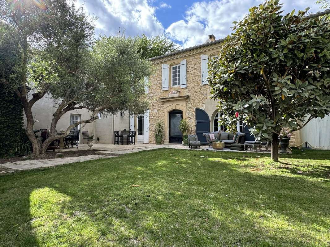 Maison à MILHAUD