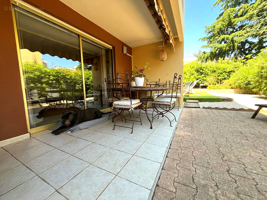 Appartement à SAINT-LAURENT-DU-VAR