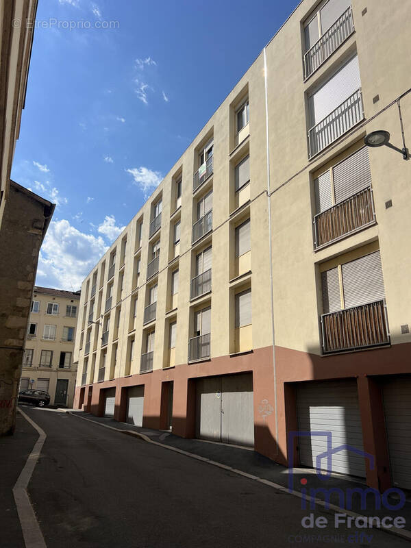 Appartement à SAINT-ETIENNE