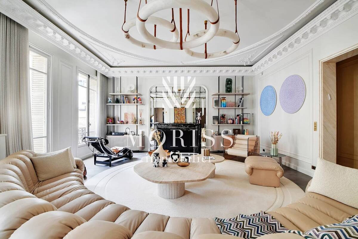 Appartement à PARIS-8E