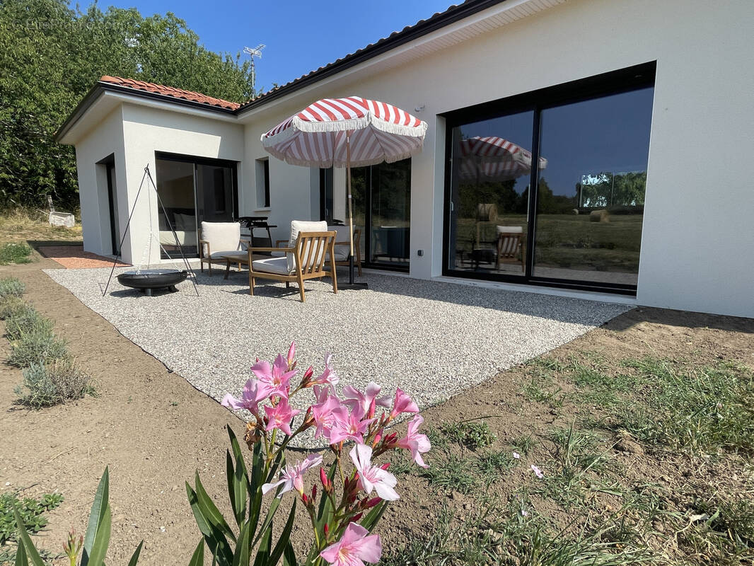 Maison à CREYSSE