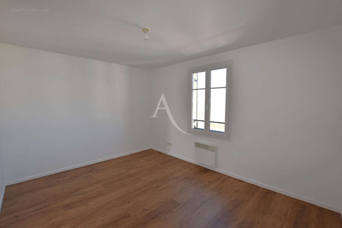 Appartement à COMBS-LA-VILLE