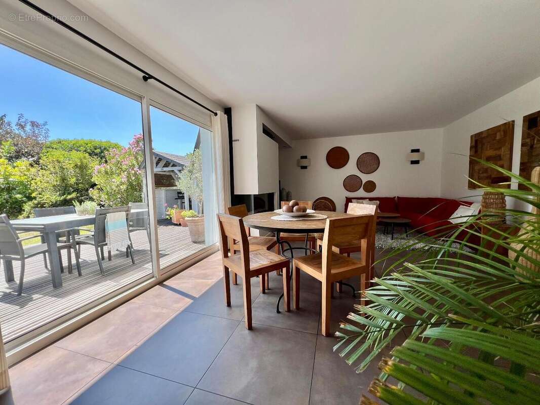   - Maison à ECOUFLANT