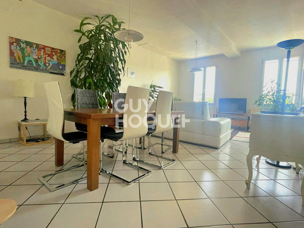 Appartement à PONT-EVEQUE