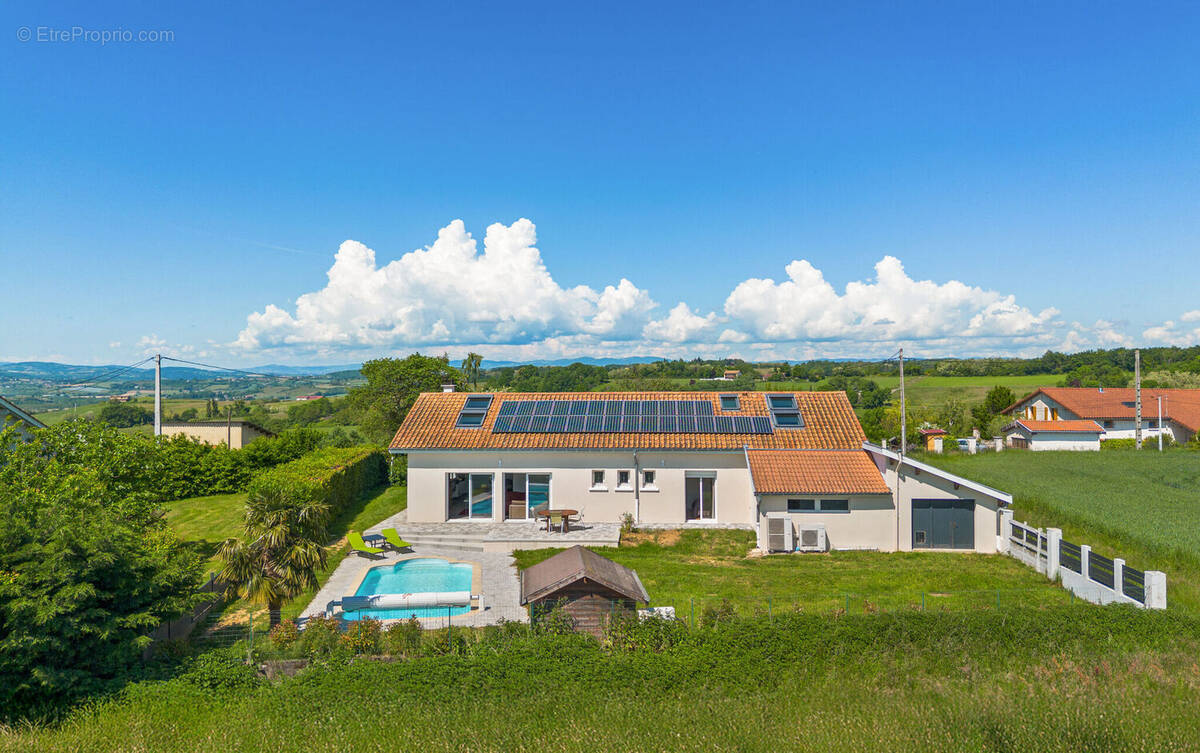 Photo 1 - Maison à LUZINAY