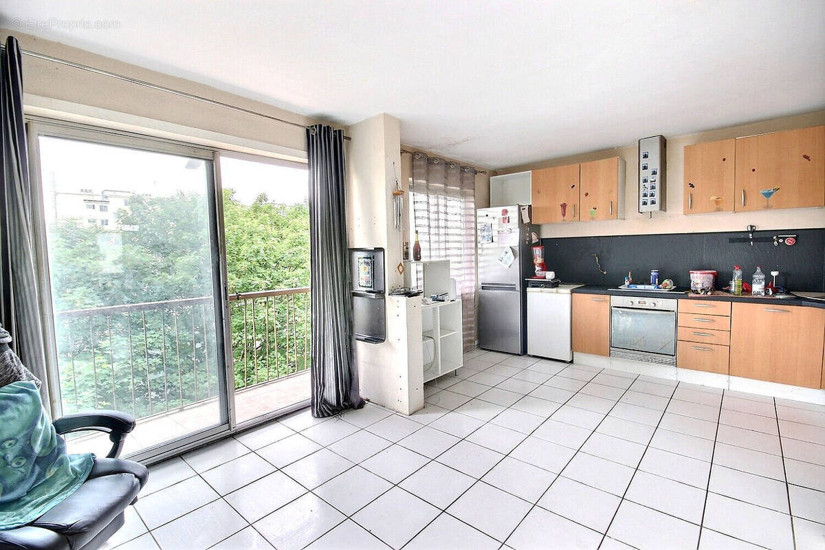 Appartement à FRESNES