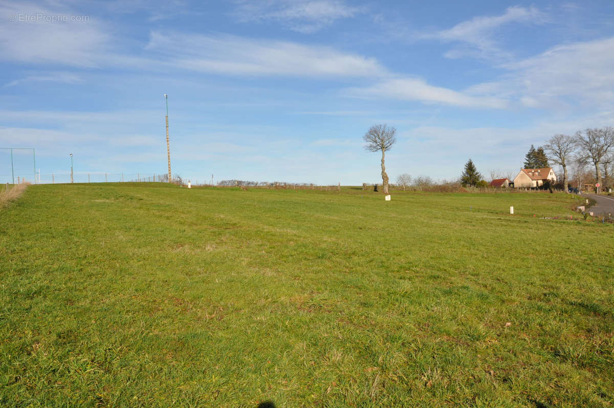 Terrain à LE BREUIL