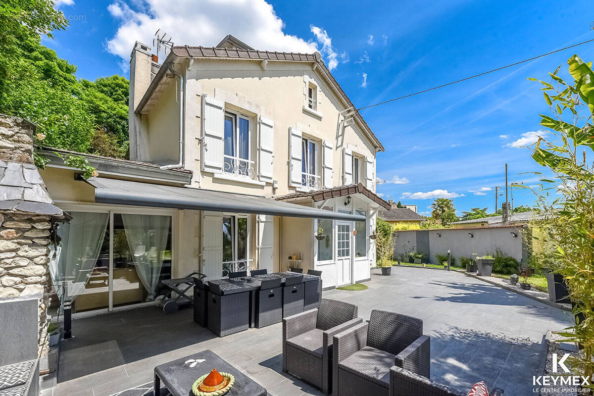 Maison à EZANVILLE