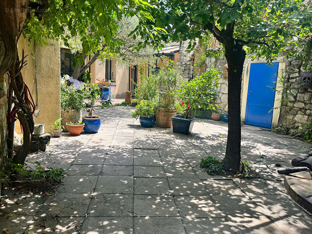 Maison à LA GARDE-ADHEMAR