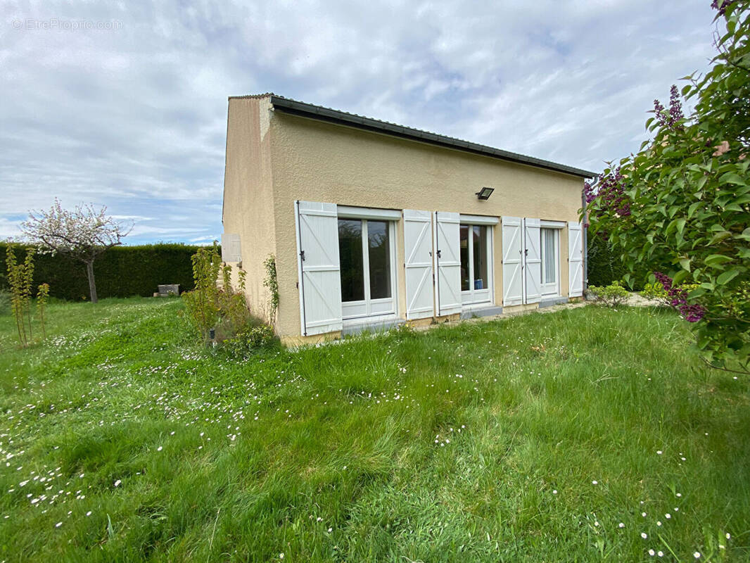 Maison à DAMVILLE