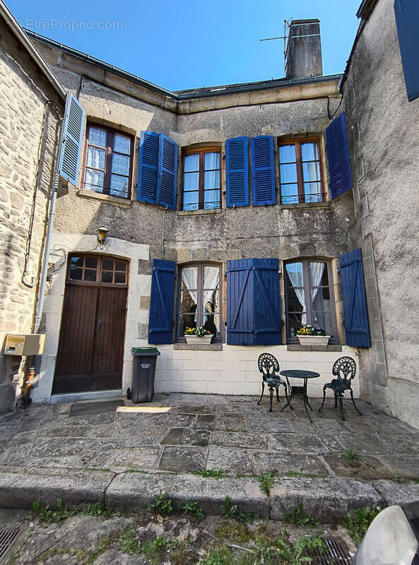 Maison à SAINT-SULPICE-LES-FEUILLES
